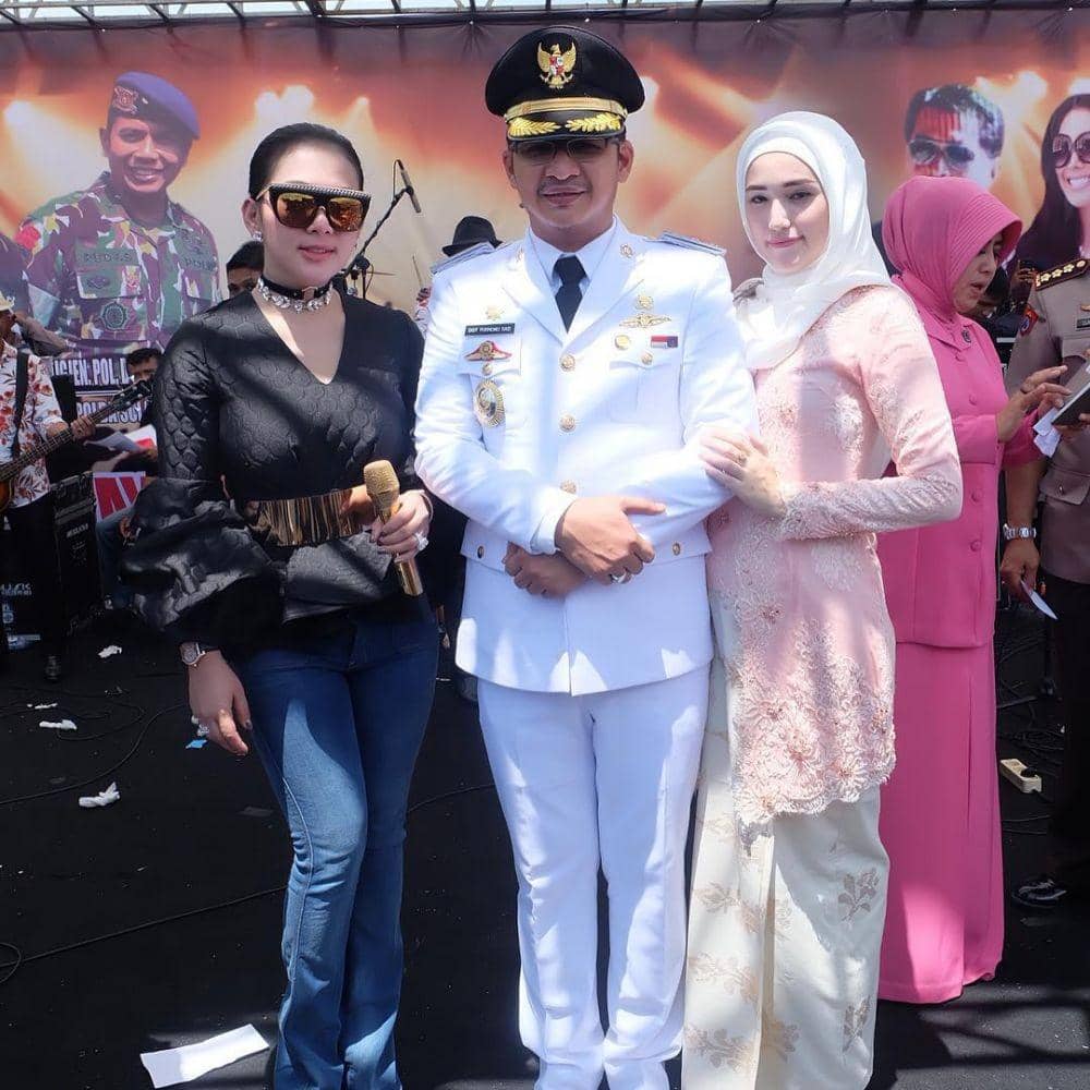 instagram.com/adeliapasha