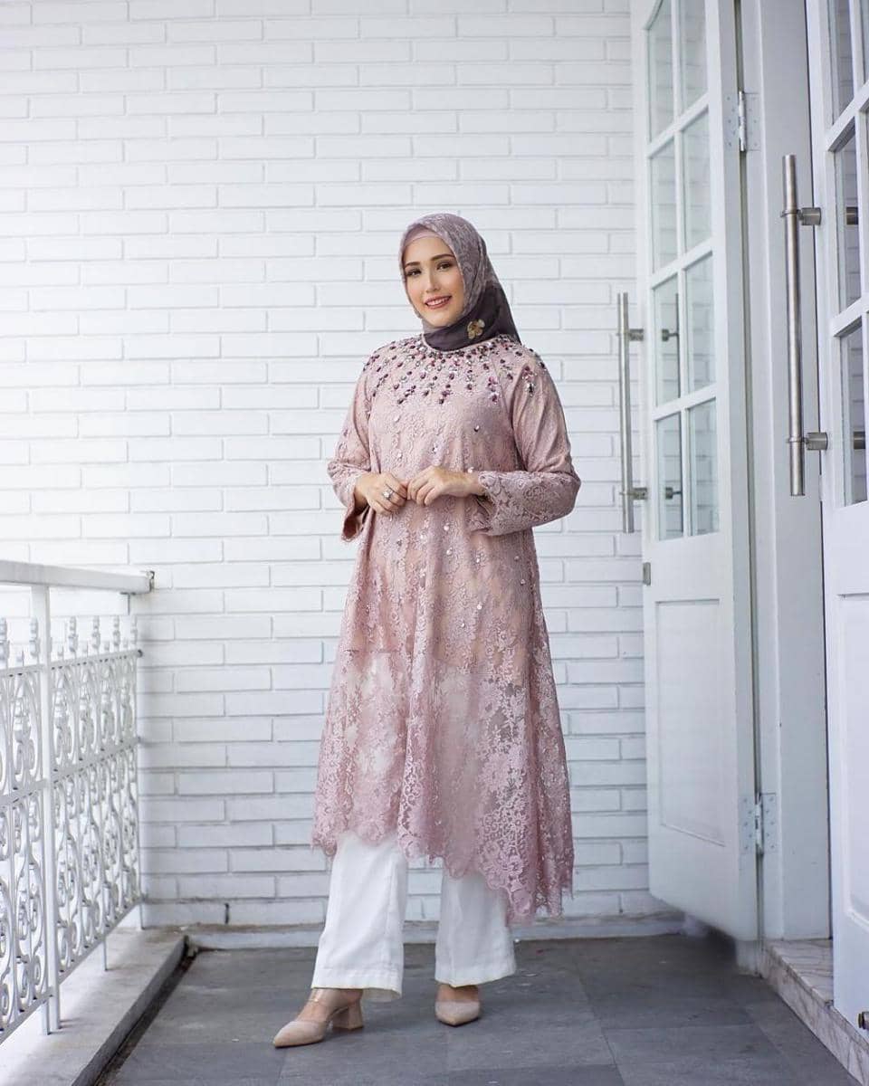 instagram.com/adeliapasha