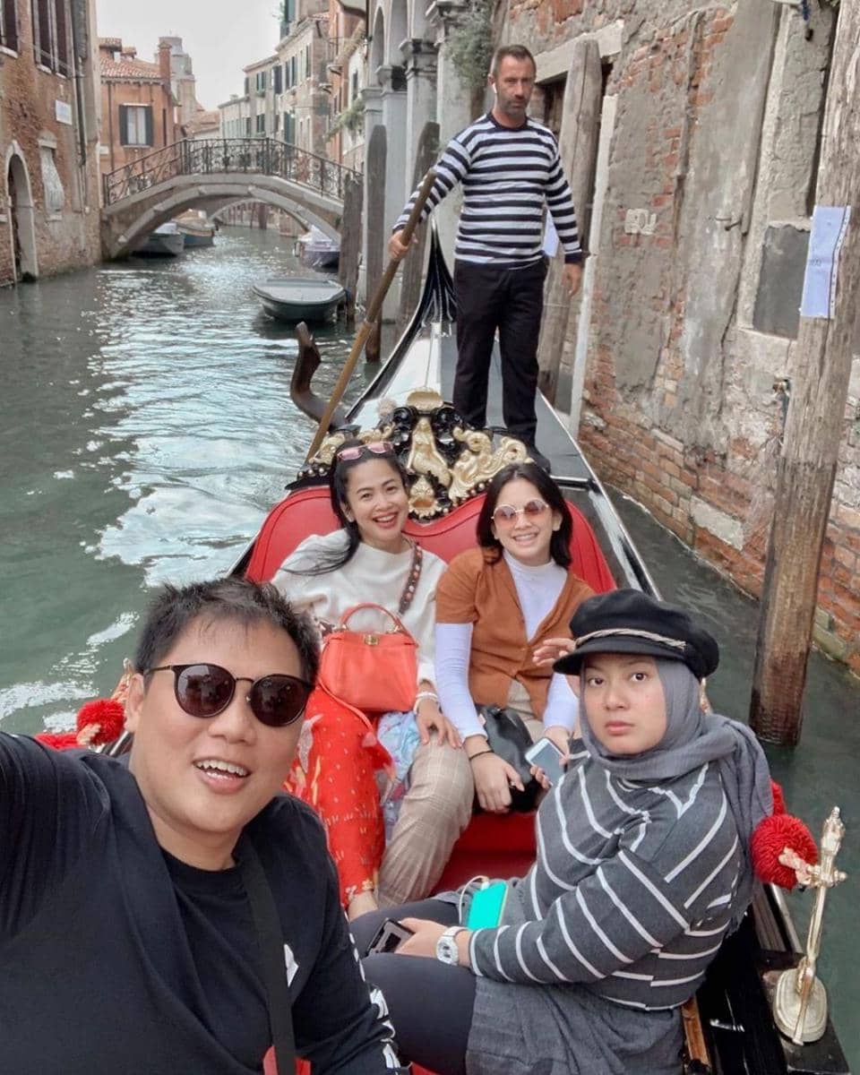 instagram.com/fenirose