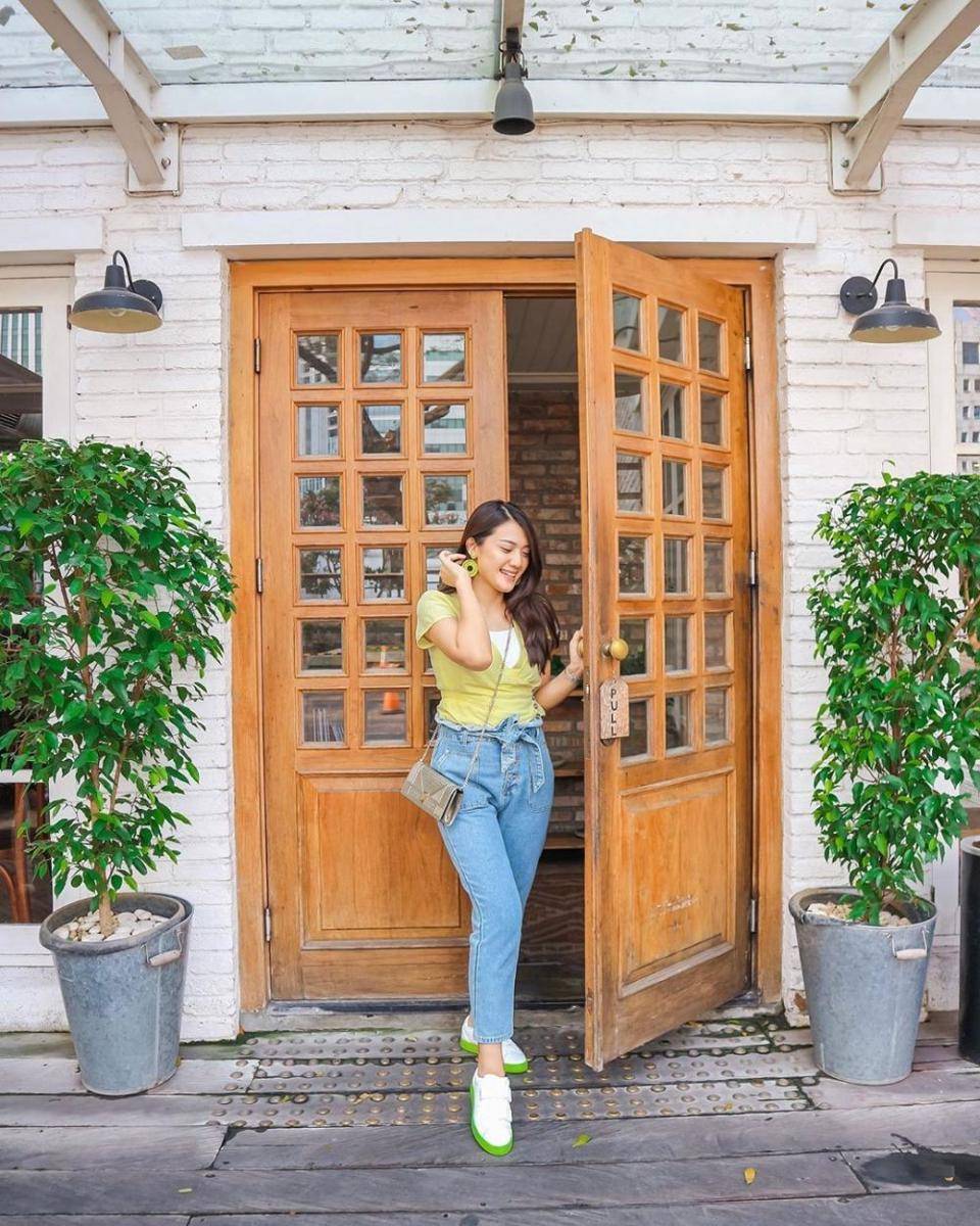 instagram.com/anissaaziza