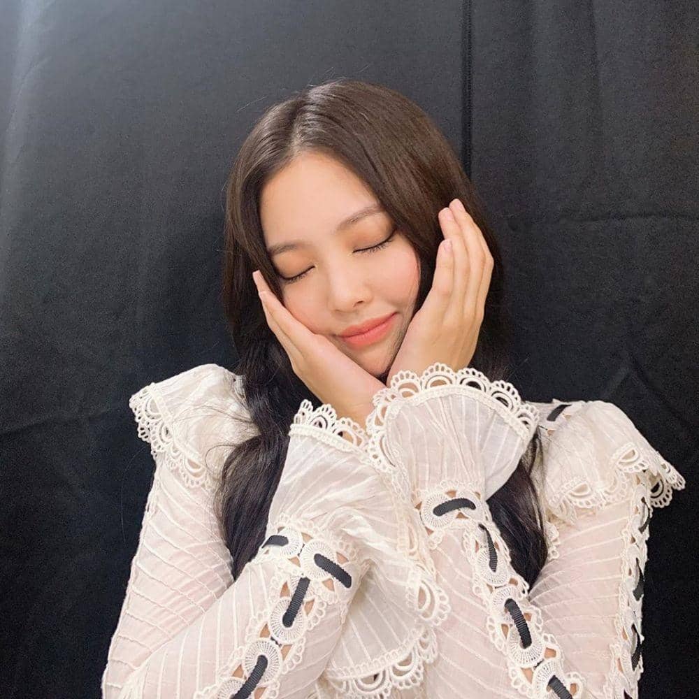 instagram.com/jennierubyjane