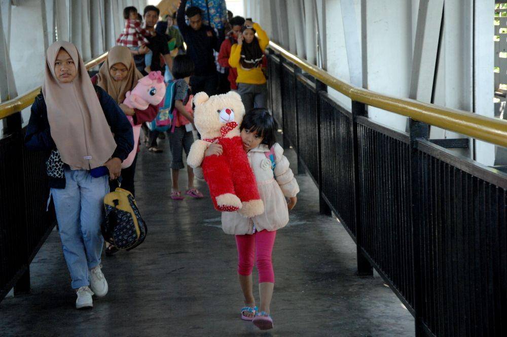 (Pengungsi dari Wamena tiba di Makassar) ANTARA FOTO/Abriawan Abhe