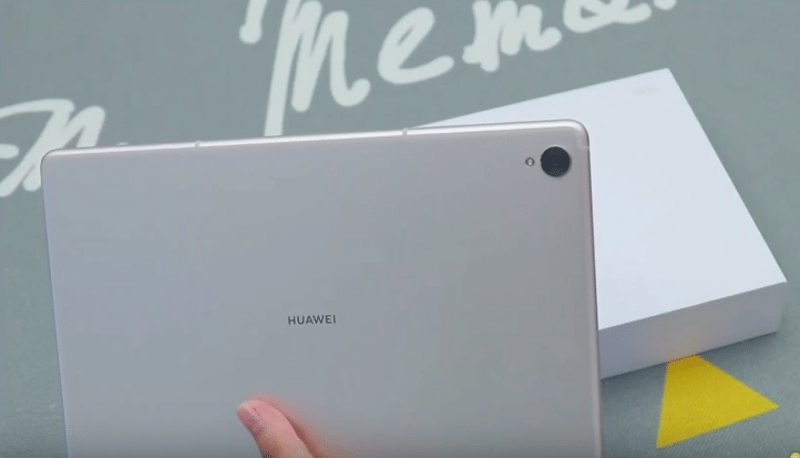 Huawei MediaPad M6 8.4 VS Samsung Galaxy Tab A10.1