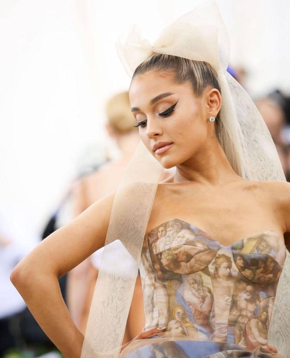 instagram.com/hollywoodlife