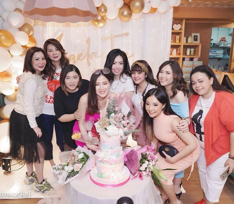 instagram.com/angela.tee