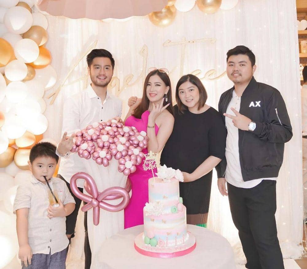 instagram.com/angela.tee