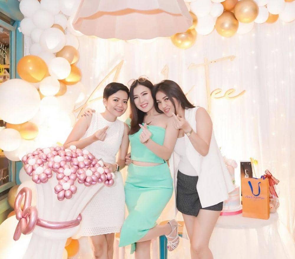 instagram.com/angela.tee