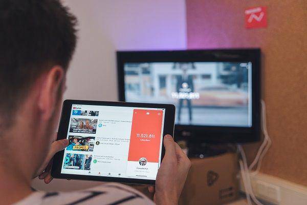 Unsplash.com/YT Count