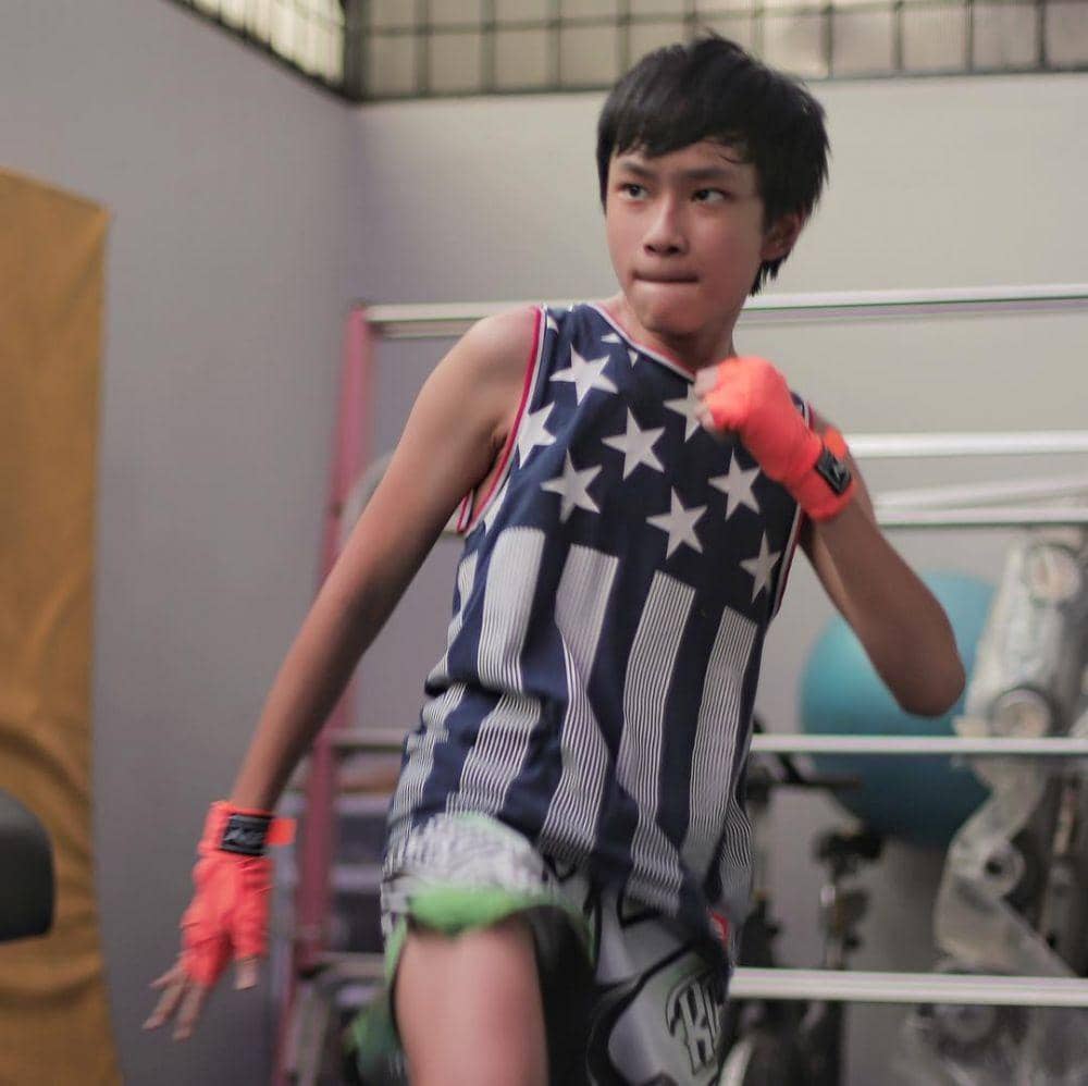 instagram.com/azkacorbuzier/