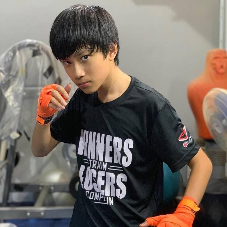 instagram.com/azkacorbuzier/