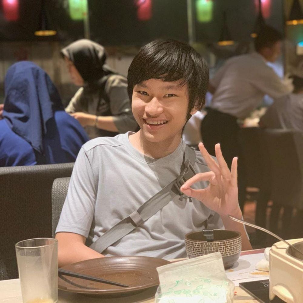 instagram.com/azkacorbuzier/