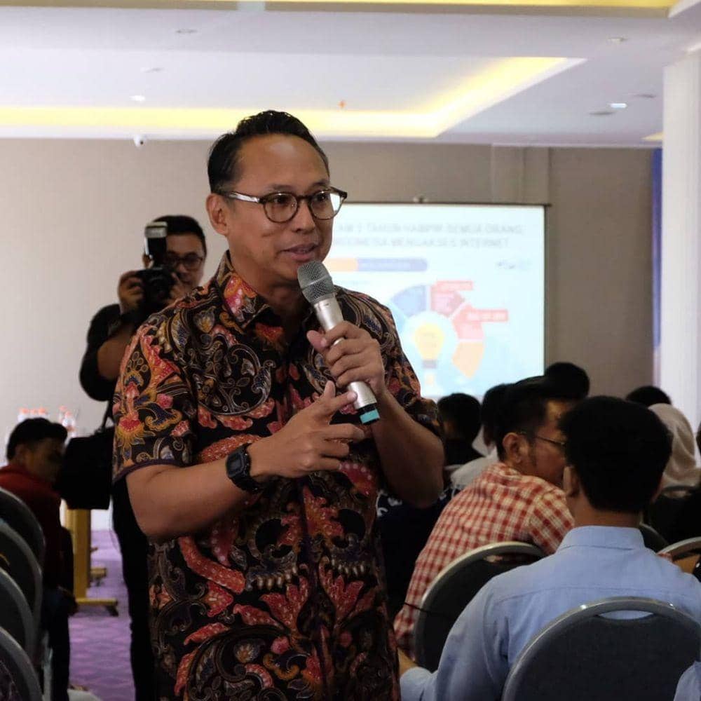 instagram.com/junicosiahaan