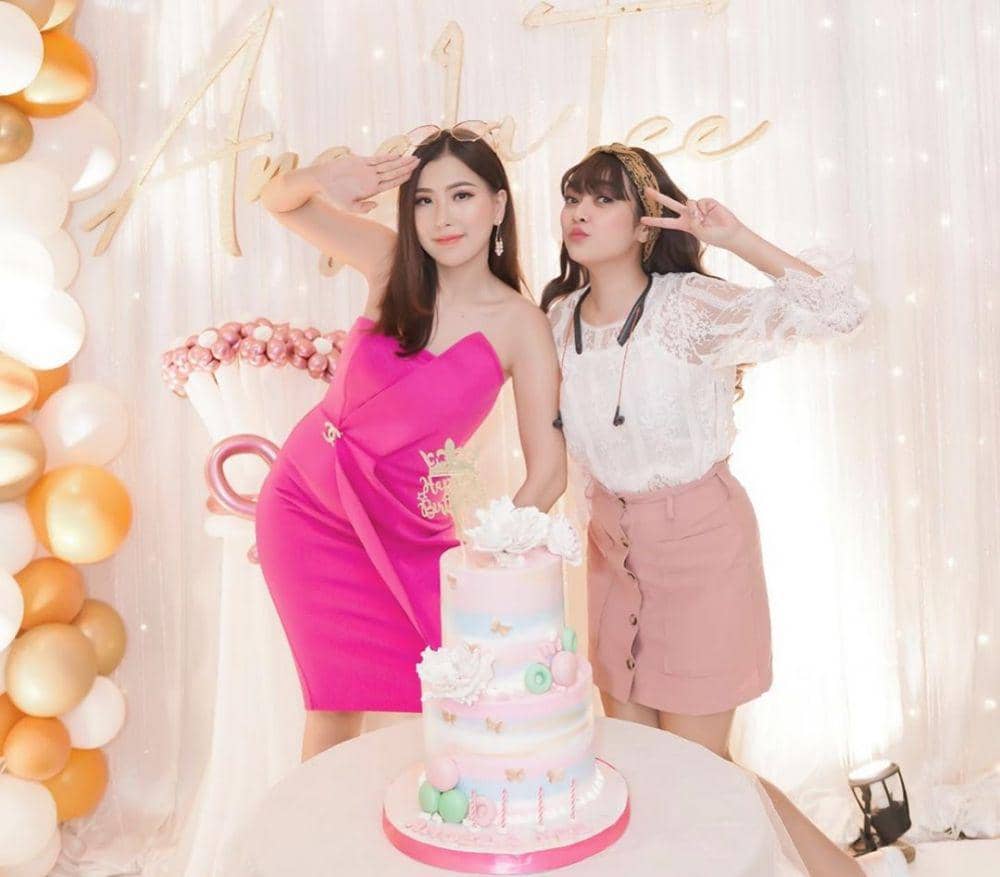 instagram.com/angela.tee