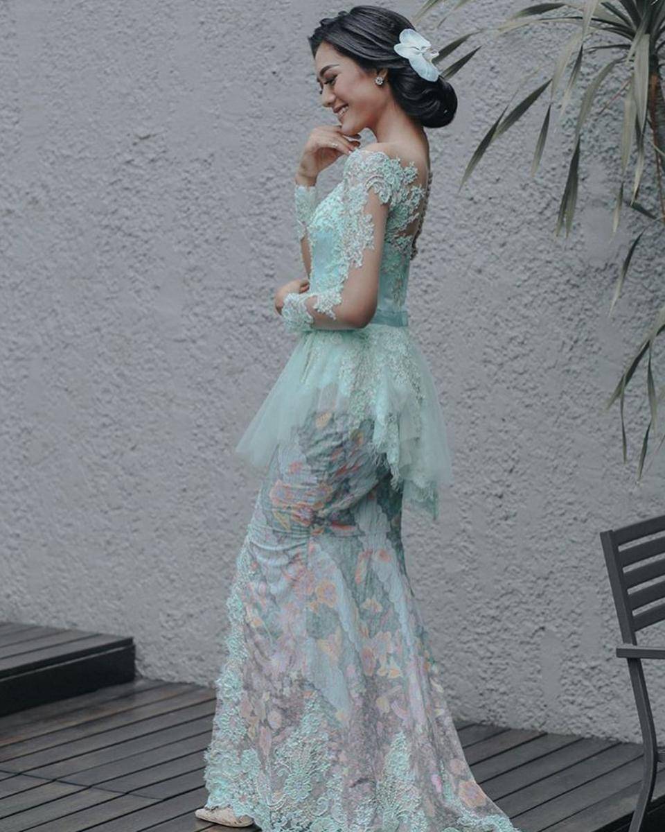 instagram.com/anissaaziza