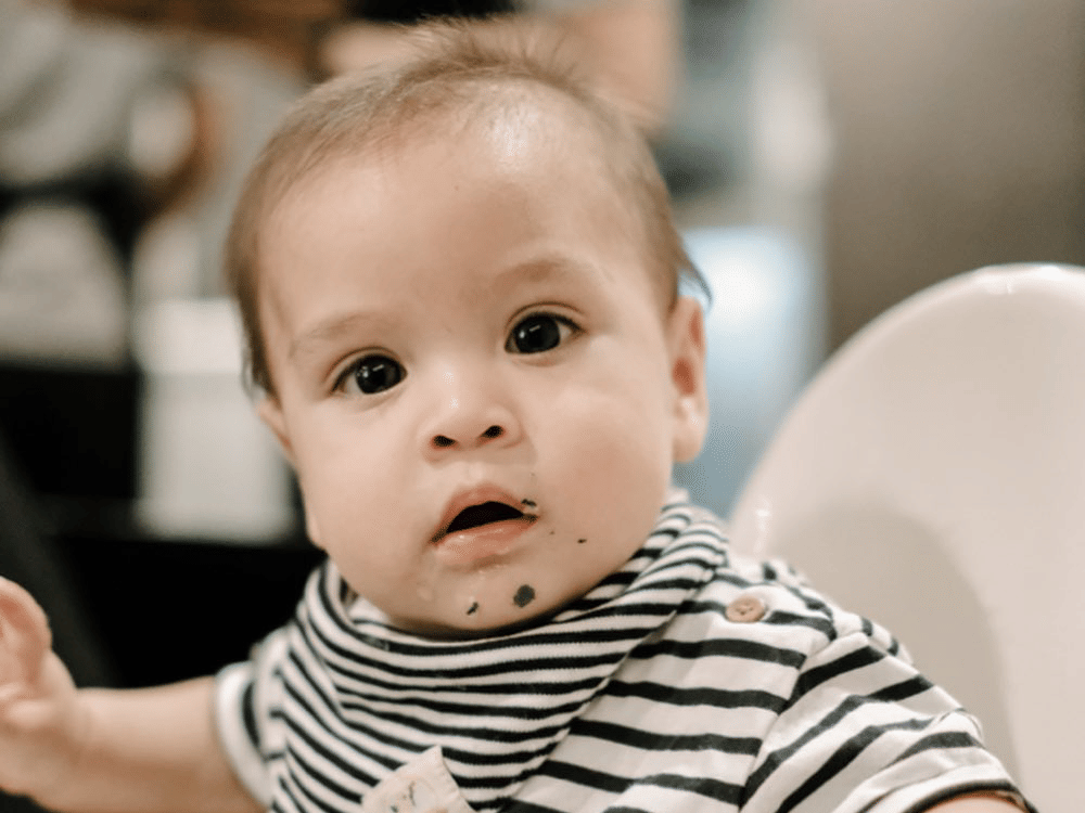 11 Potret Bayi Kiko, Putra Petra Sihombing yang Tatapannya Bikin Gemes