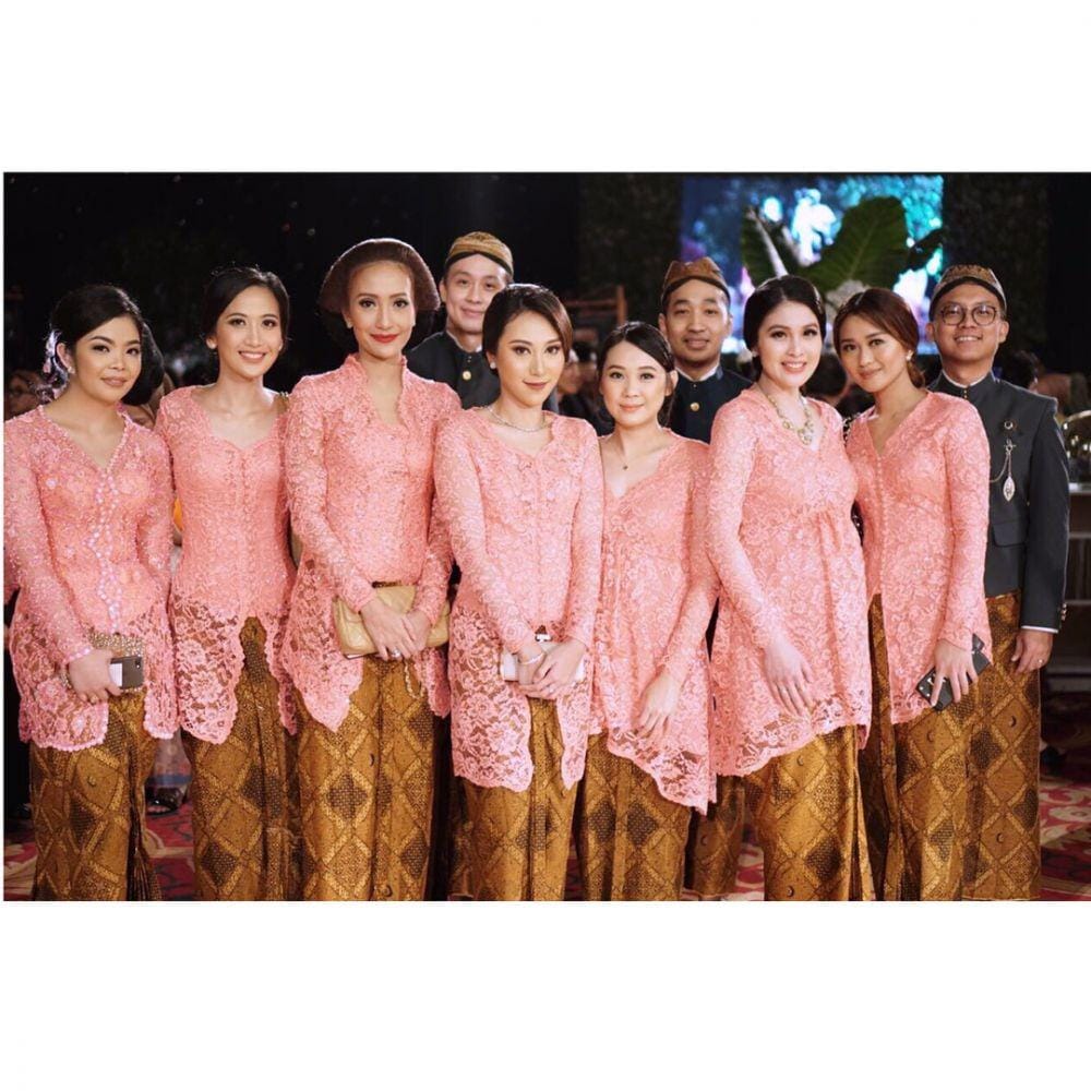 instagram.com/artikasaridevi