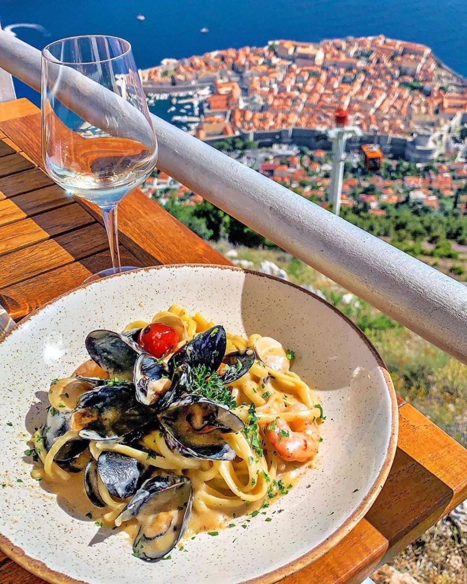 instagram.com/theminimalistbackpack