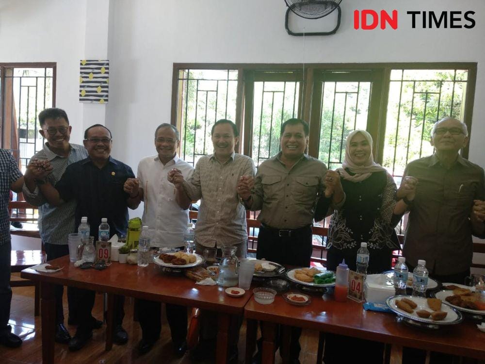 Andi Ina, dua dari kanan (IDN Times/Aan Pranata)