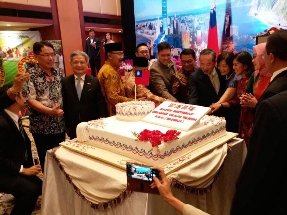 Kepala TETO dan sejumlah anggota DPR saat saat perayaan Double Tenth Day, Jakarta, 2019. (Dok.Istimewa)