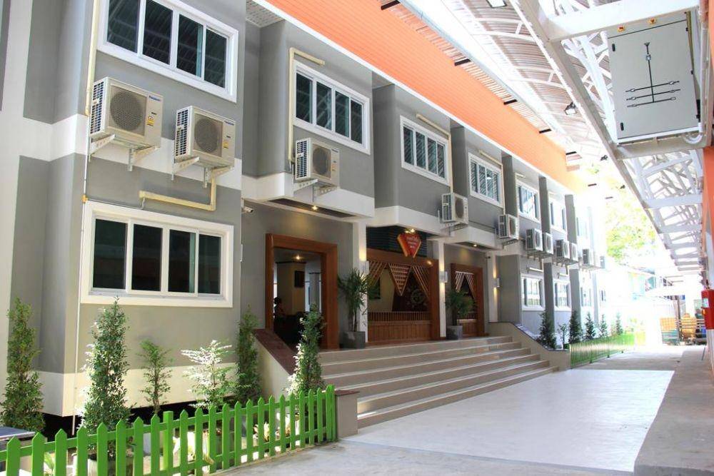 panmaneehotel.com