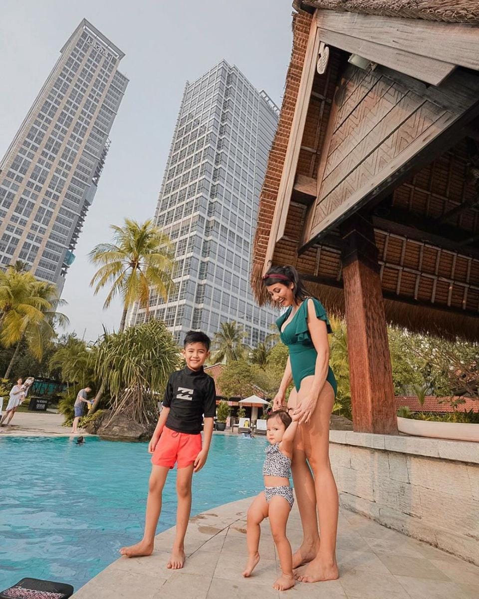 instagram.com/mrssharena