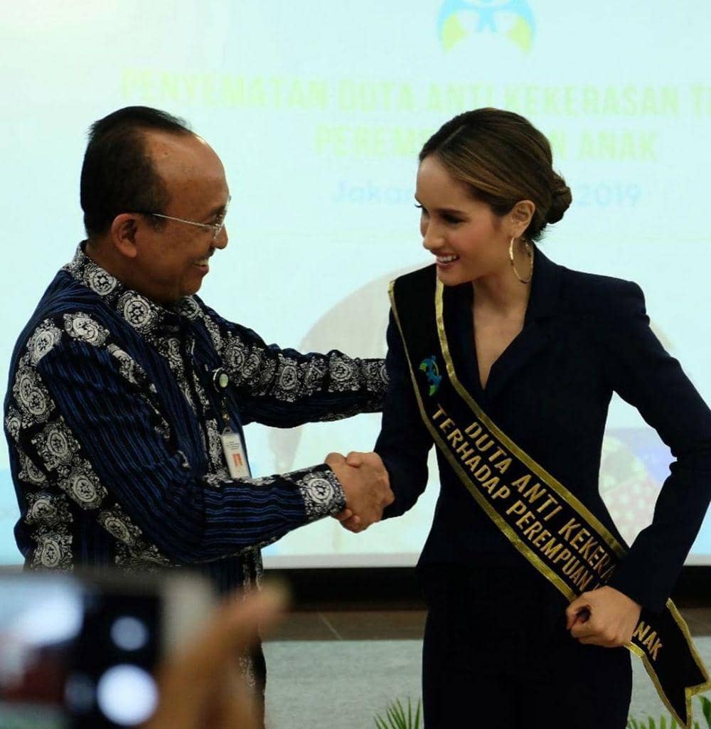 instagram.com/claurakiehl