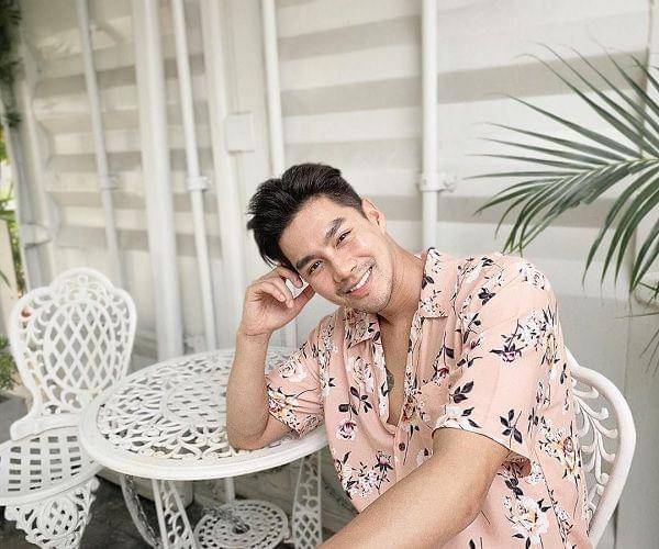 Instagram/phet_thakrit