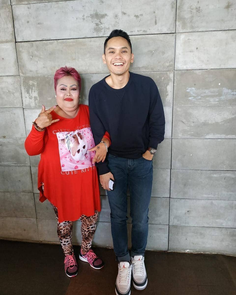 instagram.com/budesumiyati