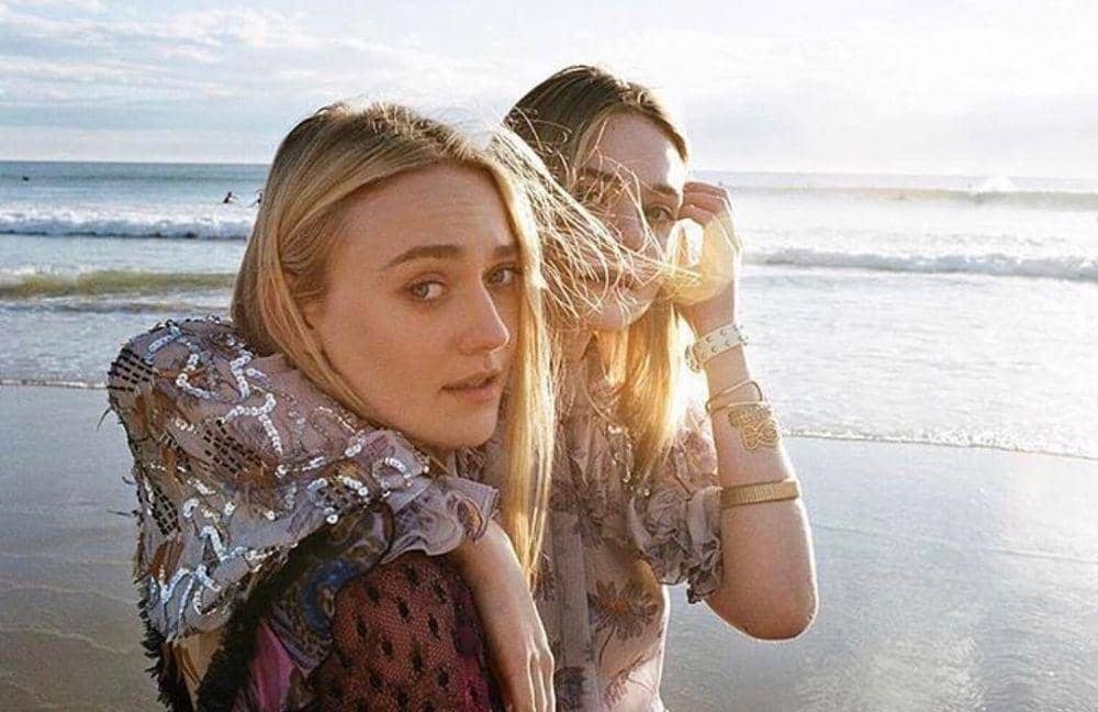 https://www.instagram.com/dakotafanning/
