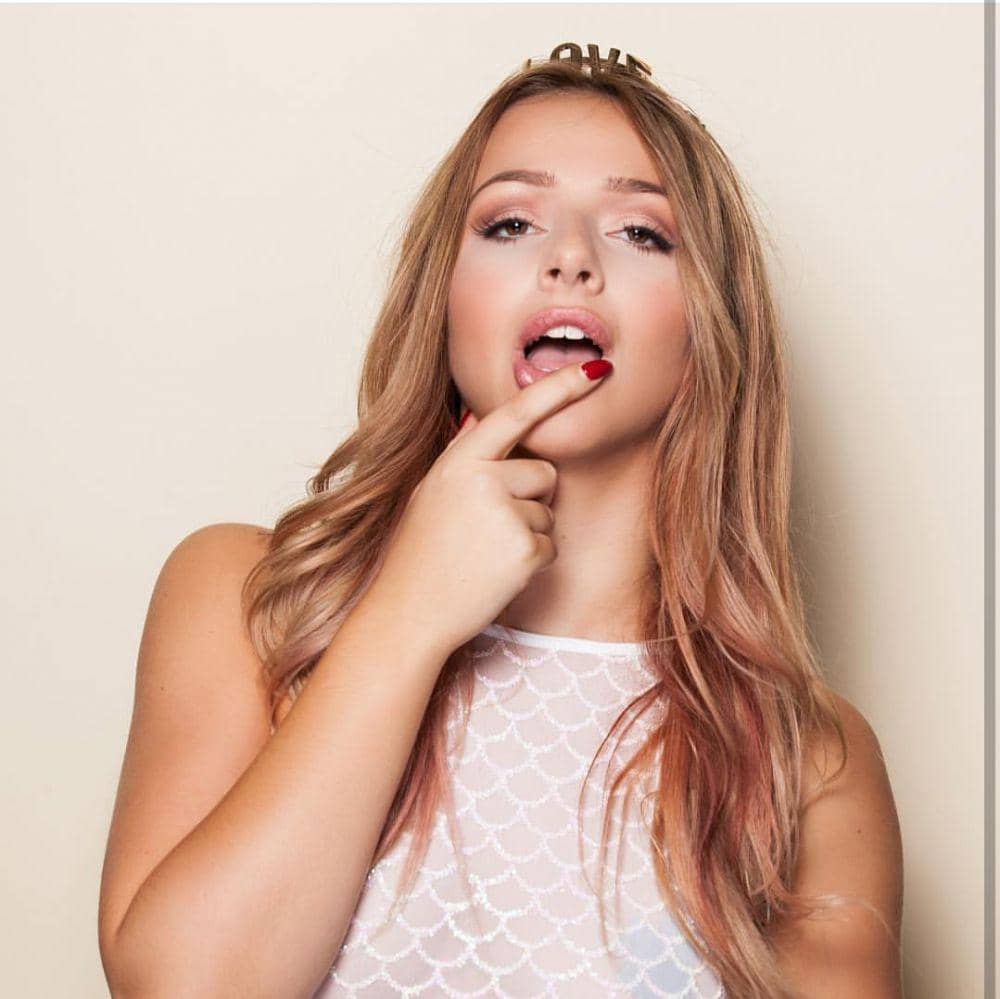 Instagram.com/emmaheesters