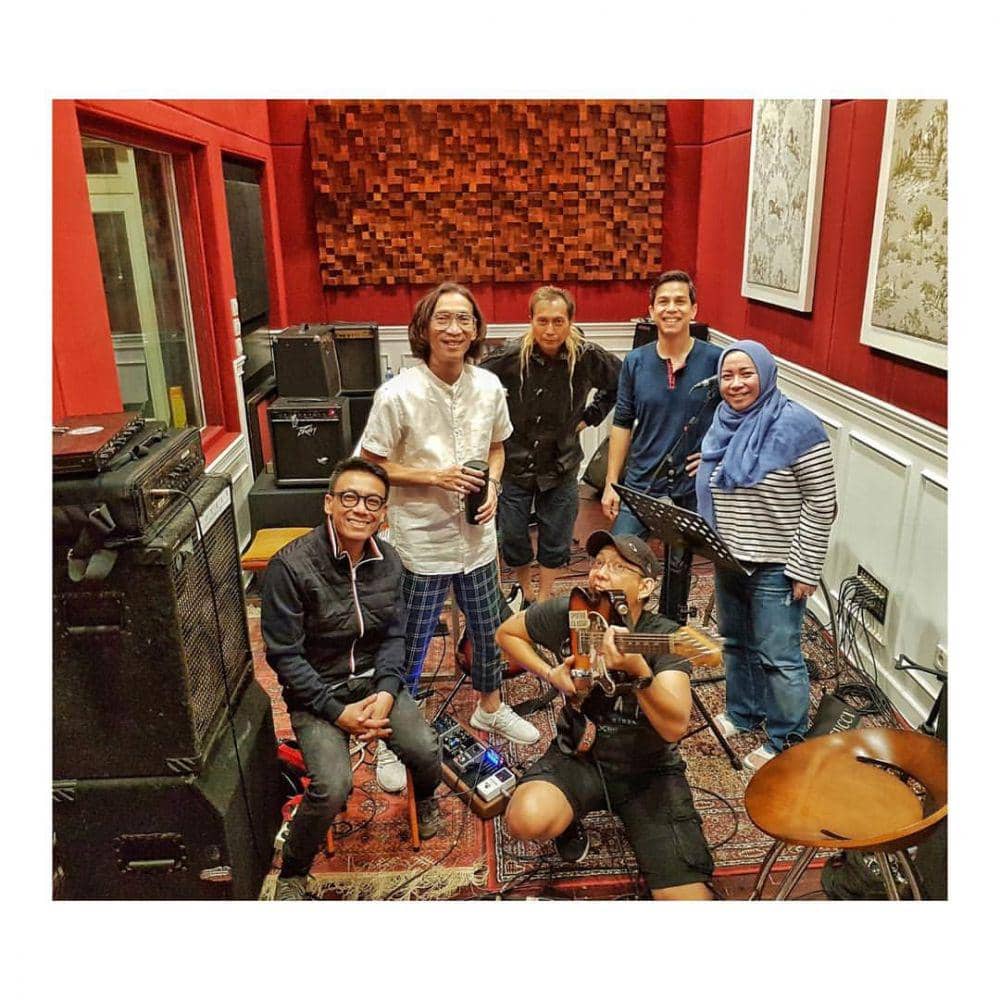 instagram.com/melly_goeslaw