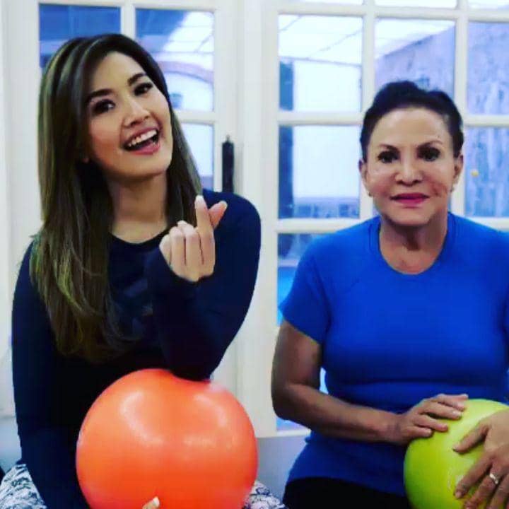 instagram.com/mpok.atiek