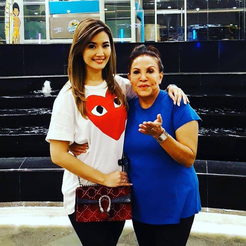 instagram.com/mpok.atiek