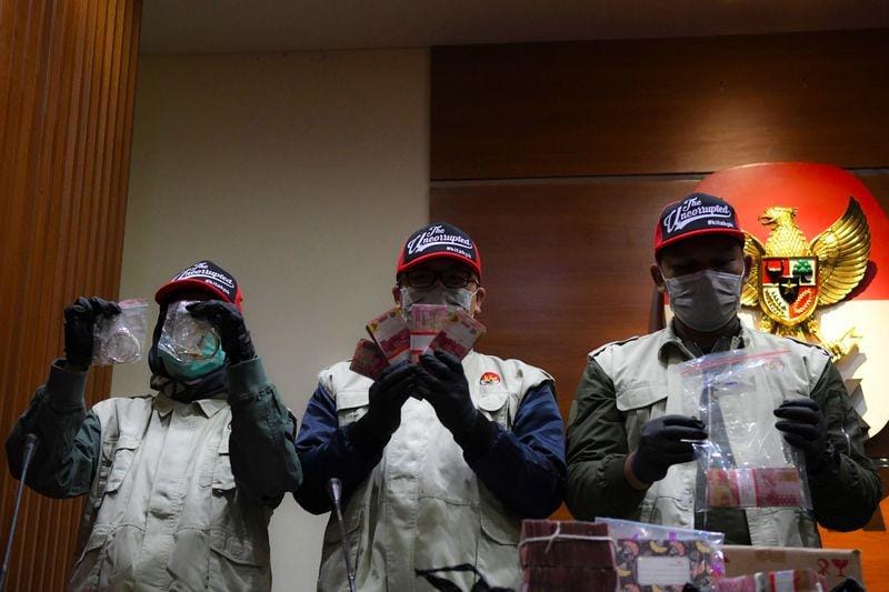 (Barang bukti OTT Bupati Indramayu) ANTARA FOTO/Nova Wahyudi