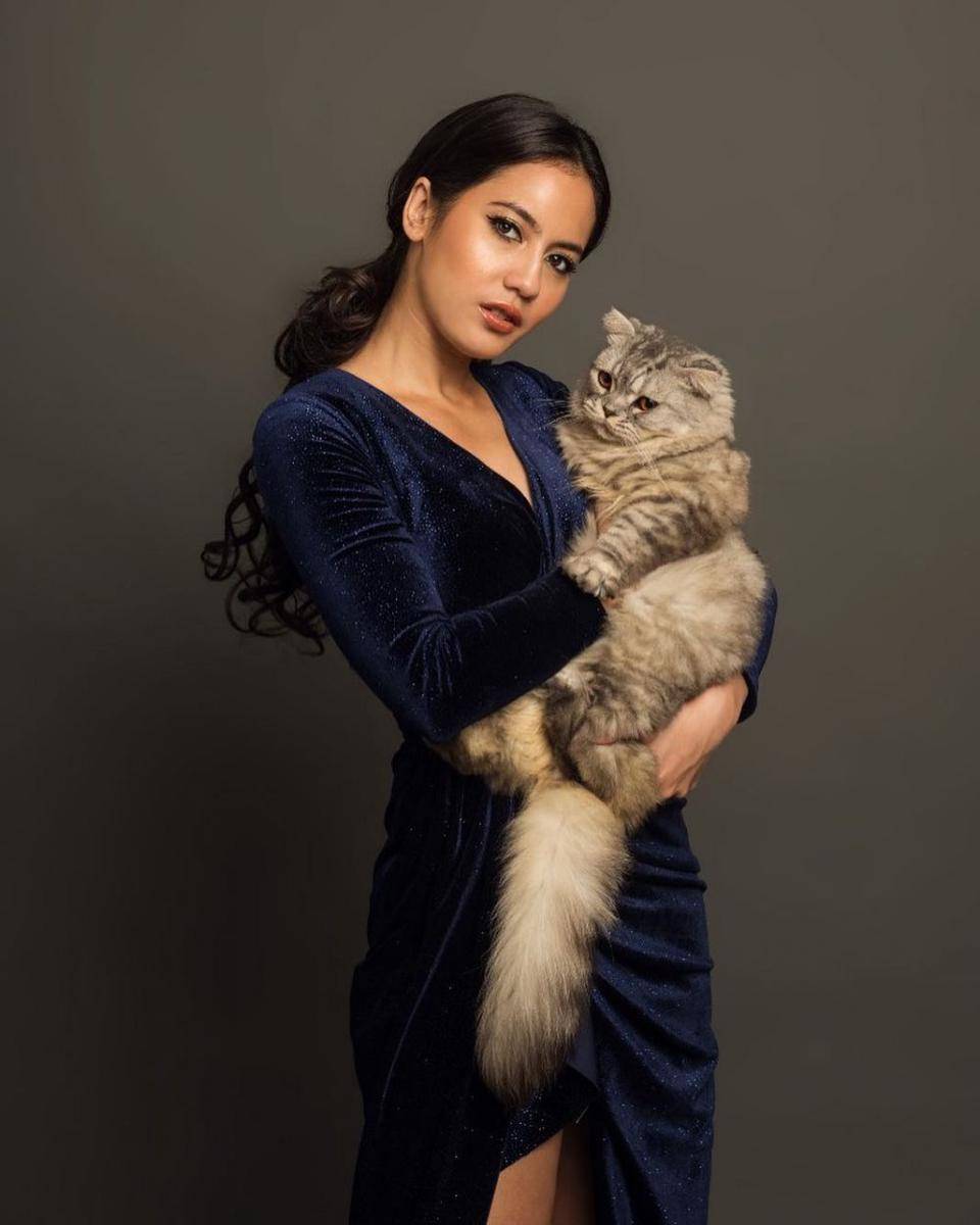 instagram.com/pevpearce