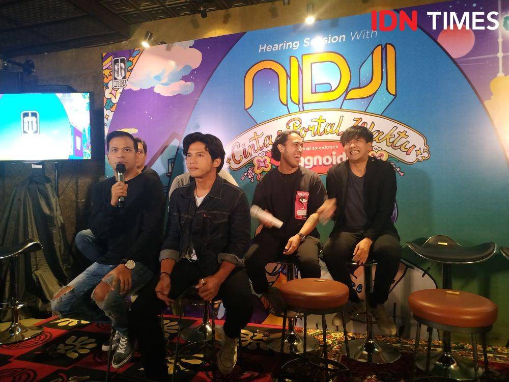 Personel Nidji saat peluncuran single "Cinta dan Portal Waktu" di Shamrock, Jakarta, pada 16 Oktober 2019. IDN Times/Erfah Nanda