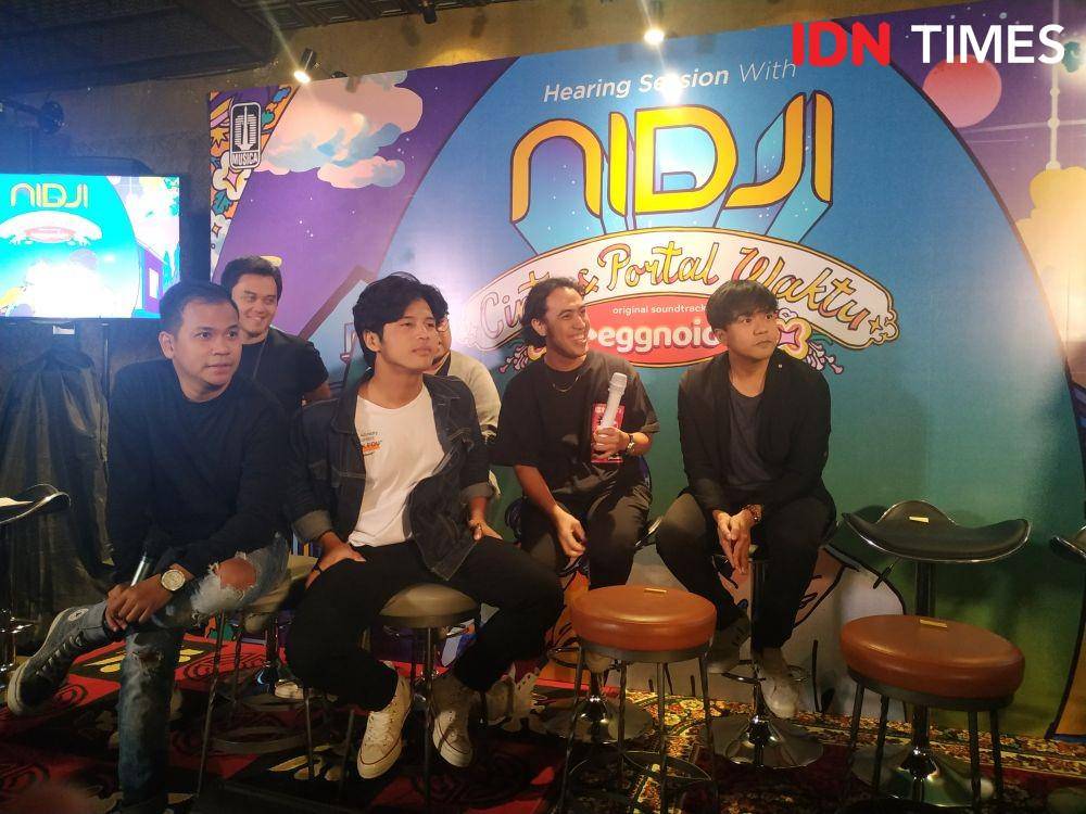 Personel Nidji saat peluncuran single "Cinta dan Portal Waktu" di Shamrock, Jakarta, pada 16 Oktober 2019. IDN Times/Erfah Nanda