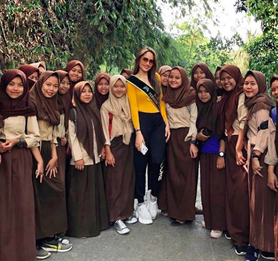 instagram.com/claurakiehl