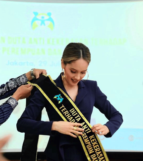 instagram.com/claurakiehl