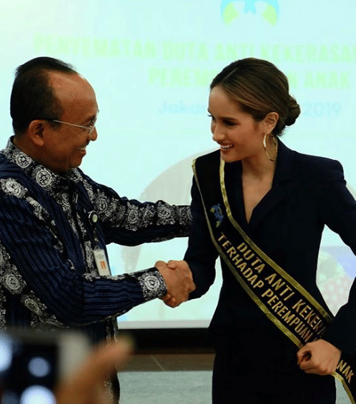 instagram.com/claurakiehl