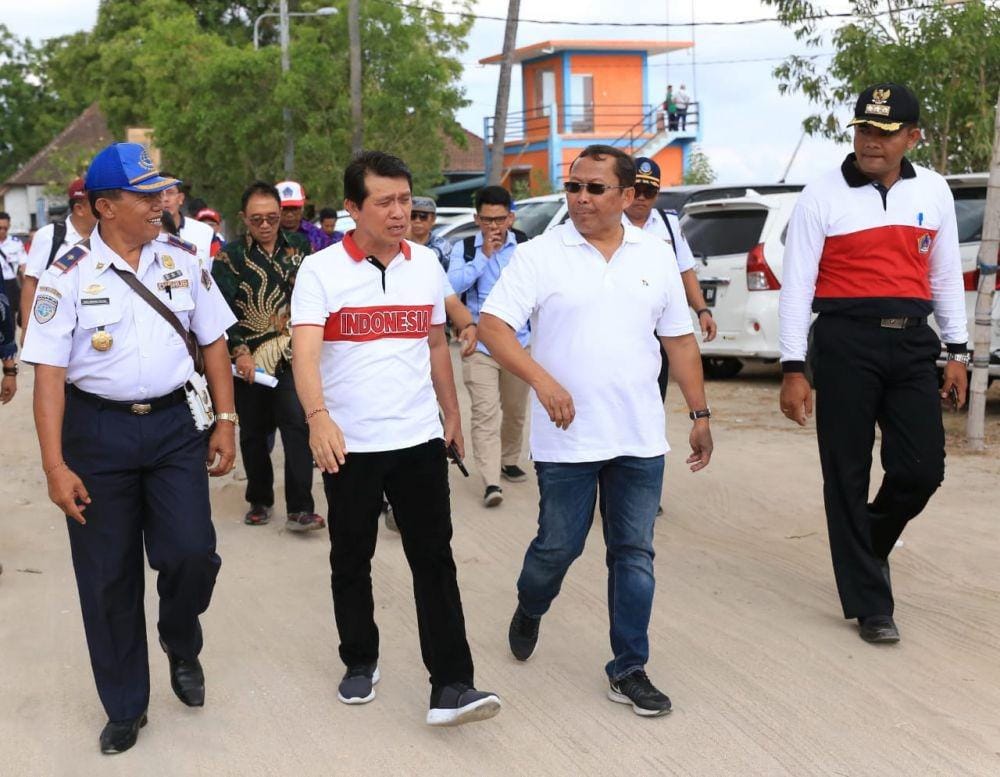 Nomor dua dari kiri: Bupati Klungkung, I Nyoman Suwirta. (Dok.IDN Times/Istimewa)