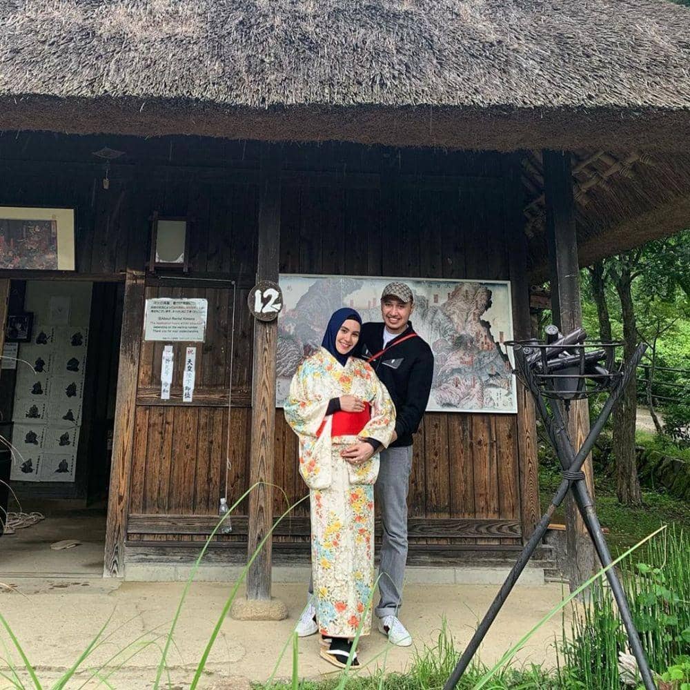 instagram.com/kartikaputriworld