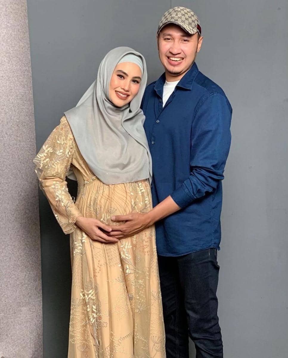 instagram.com/kartikaputriworld