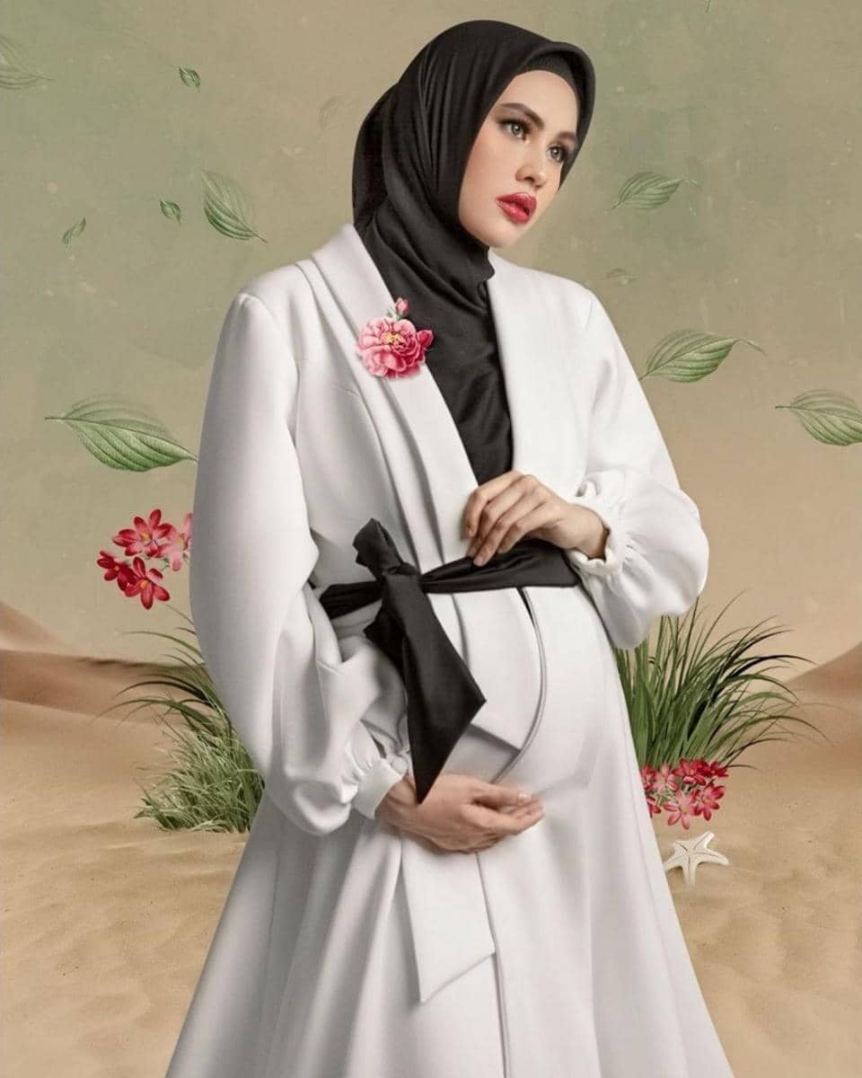 instagram.com/kartikaputriworld