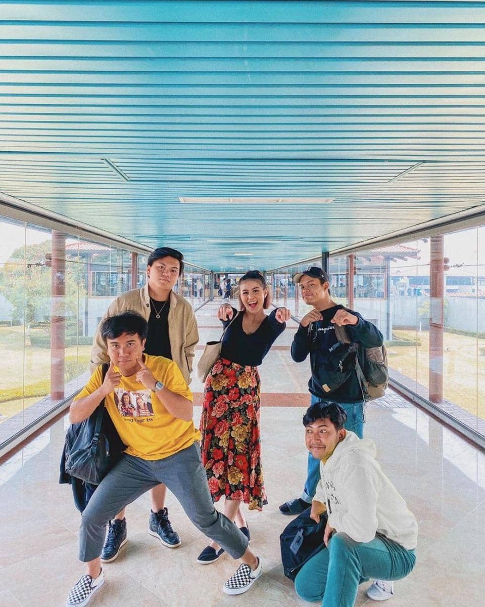 instagram.com/awkarin