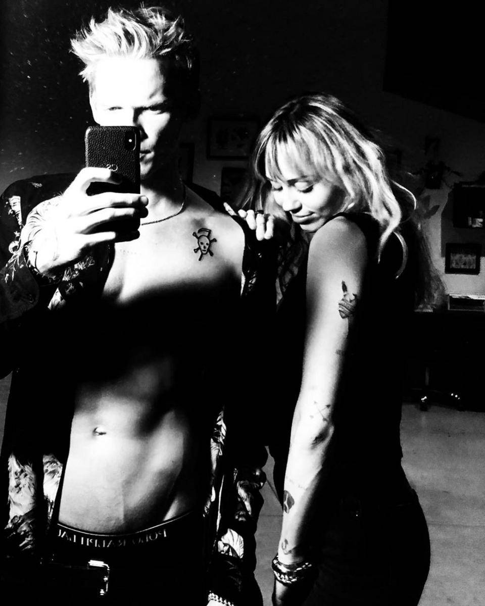 instagram.com/mileycyrus