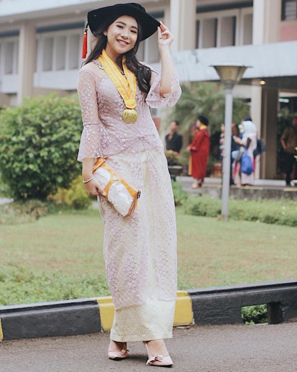 instagram.com/prawitasari_