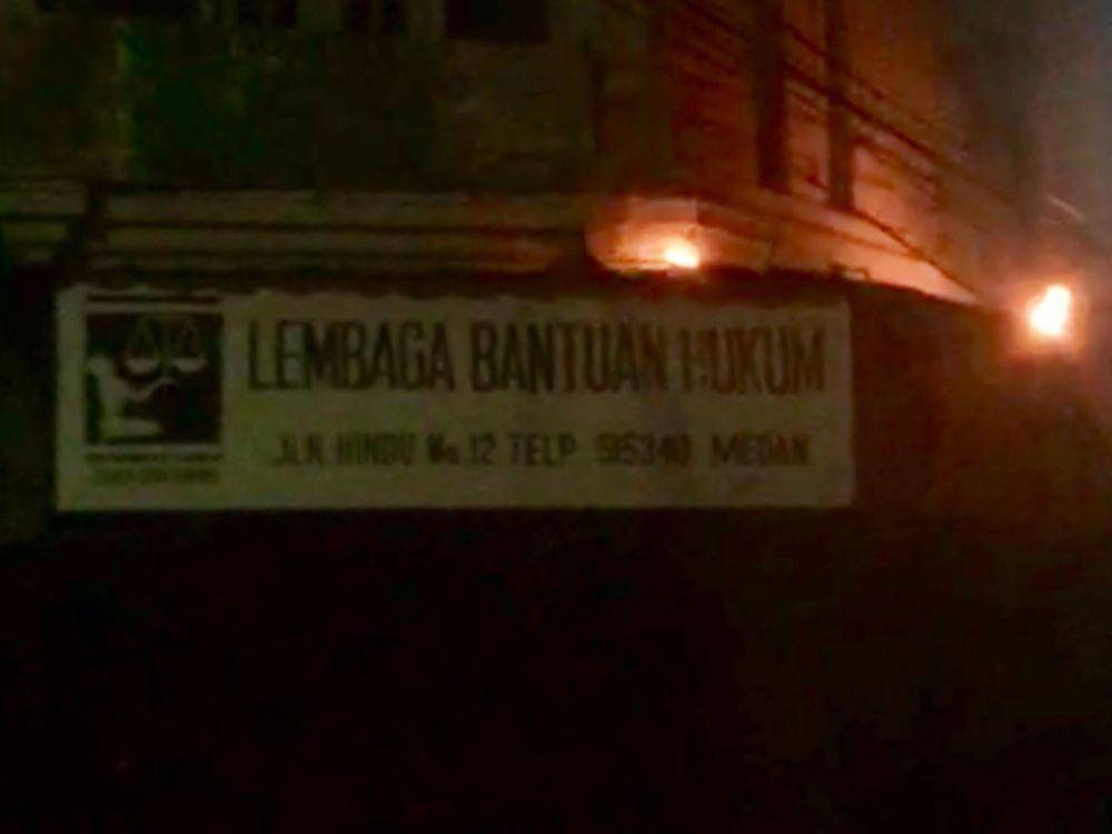 Kantor LBH Medan Dilempar Bom Molotov, Selasa (19/10) dini hari. (IDN Times/Istimewa)