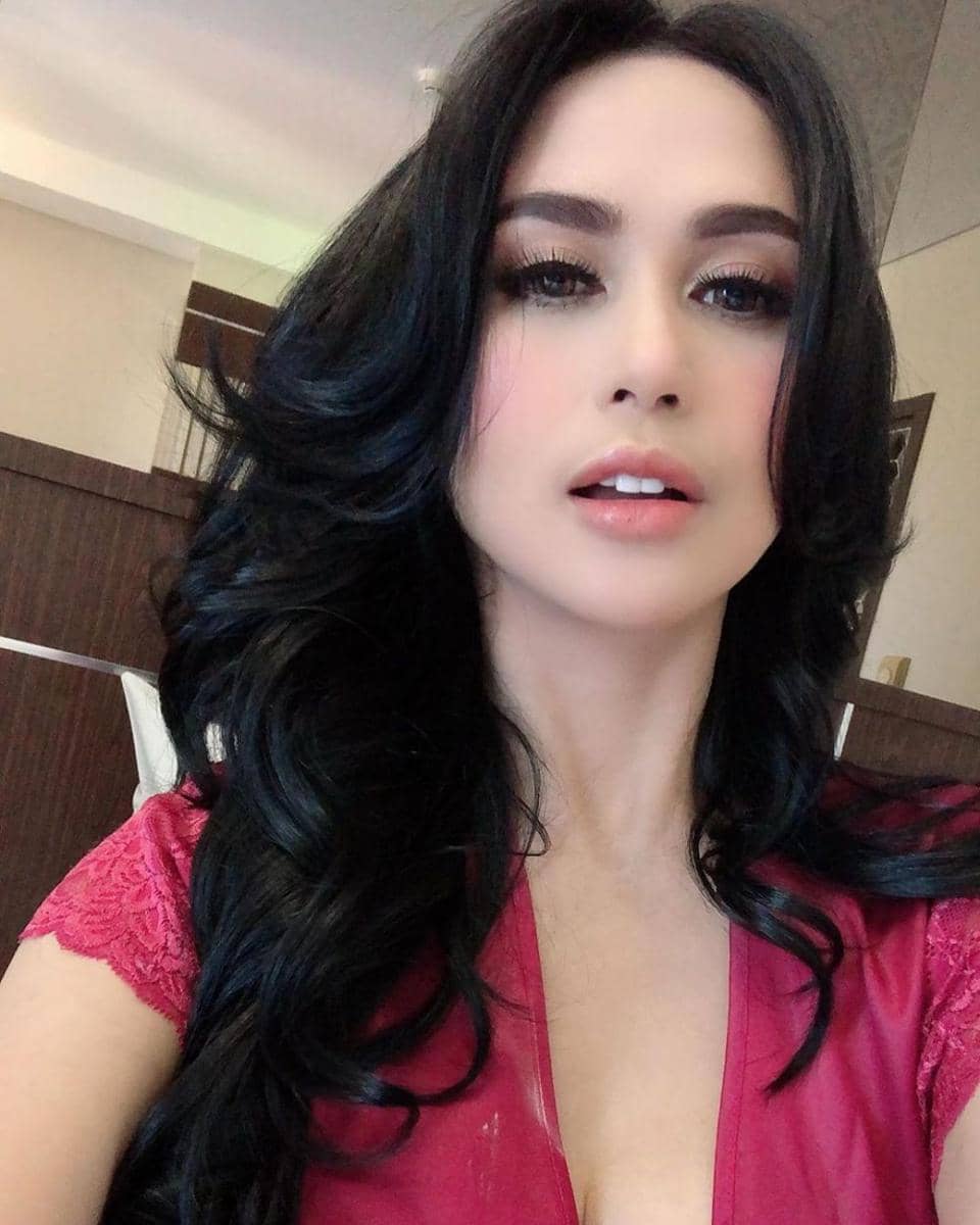 instagram.com/bebizie