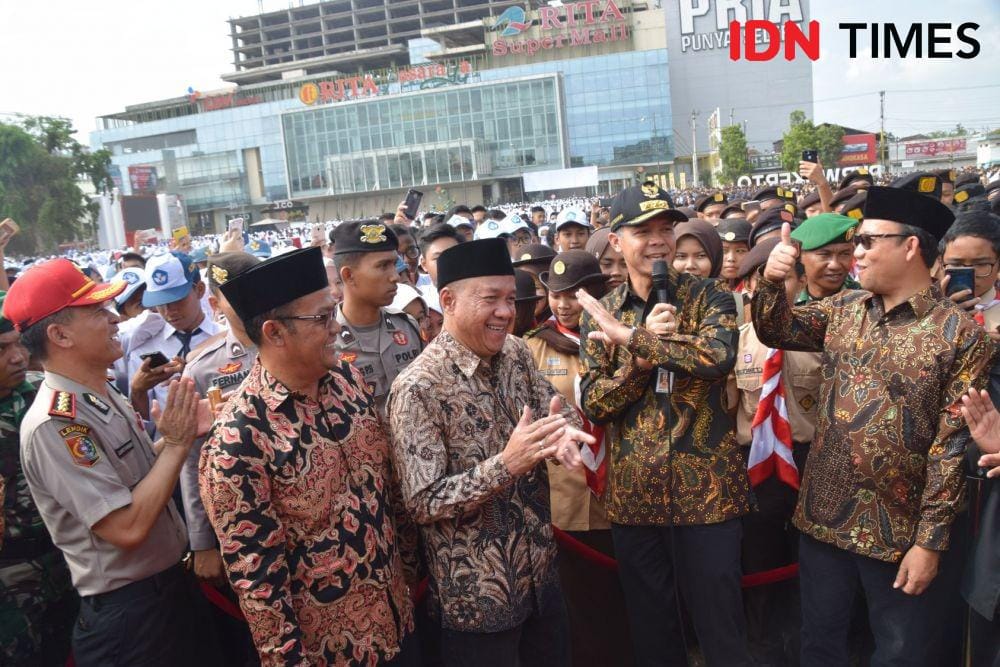 Ganjar Pranowo Nge-Vlog bersama ribuan pelajar di Banyumas